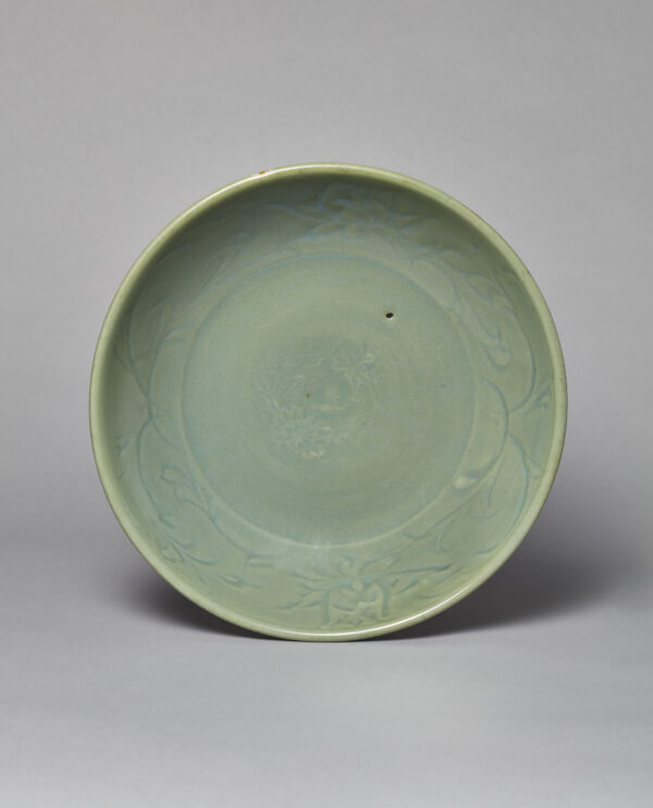 A ‘Longquan’ celadon deep dish with incised floral decoration (Ming dynasty, 1368-1644)