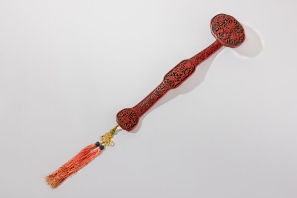 A cinnabar and black lacquer ‘ruyi’ sceptre (Qianlong period, 1735-1796)