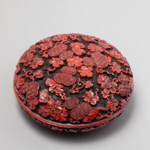 A carved cinnabar and black lacquer ‘double gourd’ box and cover (Yongzheng period, 1723-1735)